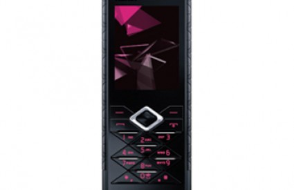 Nokia 7900 namijenjena je mladim poslovnim ljudima