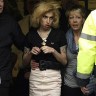 Snimka Amy s crackom kod britanske policije