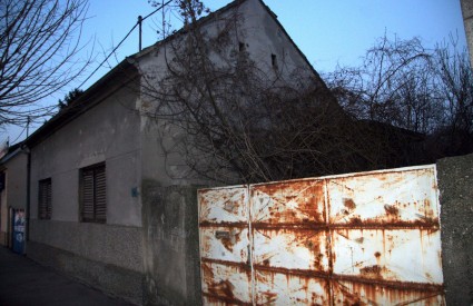 Napuštena kuća u centru Vinkovaca u kojoj su se djevojke Tea Fat i Barbara Knapić skrivale šest dana