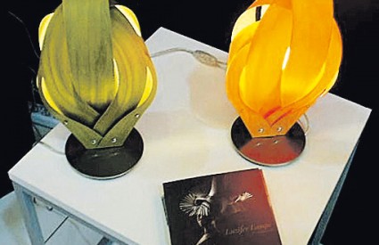 Struktura lampi sastoji se od isprepletenih drvenih traka