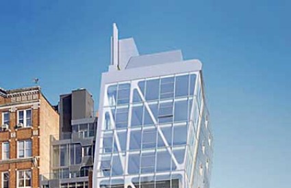 Moderna zgrada na Manhattanu sva je u staklu, pa se i s ulice vrlo dobro vide prostrani i dobro opremljeni stanovi