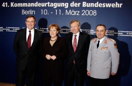 Njemačka kancelarka na jučer započetom dvodnevnom 
sastanku generala njemačkih vojnih snaga, Bundeswehra