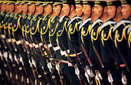 Vojnici postrojeni ispred pekinškog parlamenta svečano su pozdravili novozelandsku delegaciju