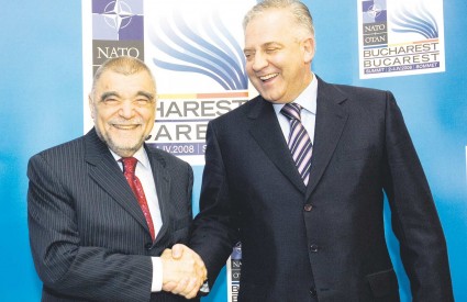 Mesić i Sanader drže da nije potreban referendum za NATO