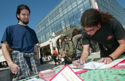 Prvoga dana prikupljeno je gotovo 15 tisuća potpisa 