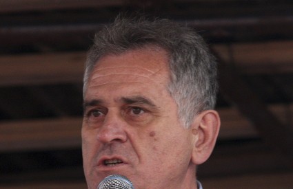 Nikolić malo popravlja imidž u Srbiji Nikolić malo popravlja imidž u Srbiji