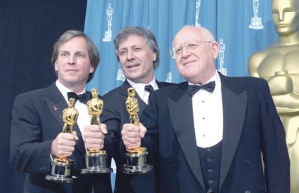 Branko Lustig jedan je od najznačajnijih filmskih producenata današnjice i jedini čovjek iz Hrvatske koji je osvojio dva Oscara. Za film Schindlerova lista redatelja Stevena Spielberga kipić je dobio 1994., a za Gladijatora Ridleyja Scotta 2001. godi Branko Lustig jedan je od najznačajnijih filmskih producenata današnjice i jedini čovjek iz Hrvatske koji je osvojio dva Oscara. Za film Schindlerova lista redatelja Stevena Spielberga kipić je dobio 1994., a za Gladijatora Ridleyja Scotta 2001. godi