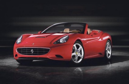 Ferrarijev novi kabriolet sa čvrstim krovom