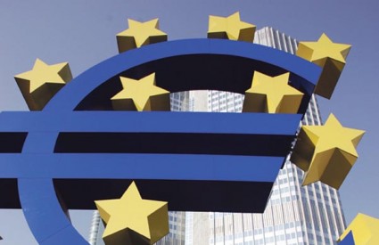 ECB vodi i politiku