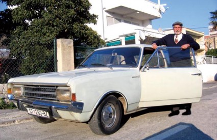 Rudi Tolić iz Splita sa svojim vjernim Rekordom kojeg vozi skoro svaki dan
