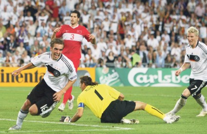 Philipp Lahm majstorski je matirao Rustu i pokazao put Njemačkoj prema bečkom finalu