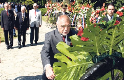 Predsjednik je govorom oduševio nazočne koji su ga, stoga, vrlo često prekidali velikim pljeskom 