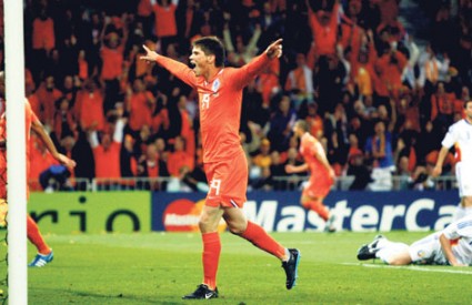 Huntelaar je uspio ‘probiti’ inače dobrog vratara Lobonta