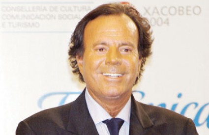 Julio Iglesias trebao bi nastupiti nakon druge polufinačne večeri, a Severina nakon prve večeri ‘Pjesme Mediterana’ Julio Iglesias trebao bi nastupiti nakon druge polufinačne večeri, a Severina nakon prve večeri ‘Pjesme Mediterana’