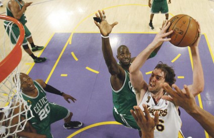 Košarkaše Lakersa sada čekaju dva teška i odlučujuća gostovanja u Bostonu