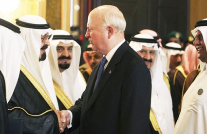 Kralj Abdullah pozdravlja američkog predstavnika Bodmana