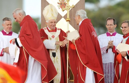 Papa pozdravlja kardinale ispred 400.000 hodočasnika u Sydneyu
