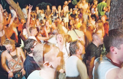 Festival je zbog svoje atraktivne lokacije postao jedan od najpopularnijih klupskih događaja u Europi