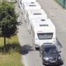 Jednim automobilom vukao 16 kamp kućica