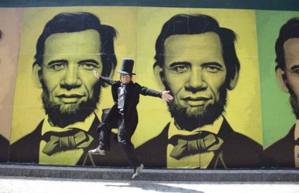 Veliki murali s likom Abrahama Obame oslikani su u Bostonu, a bit će izlagani i drugdje u SAD-u