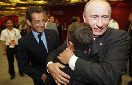 Putin grli Sarkozyjeva sina na OI u Pekingu