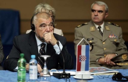 Predsjednik Mesić na brijunskoj konferenciji oružanih snaga 