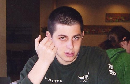 Izraelski vojnik Gilad Shalit otet u lipnju 2006. godine. Izraelski vojnik Gilad Shalit otet u lipnju 2006. godine.