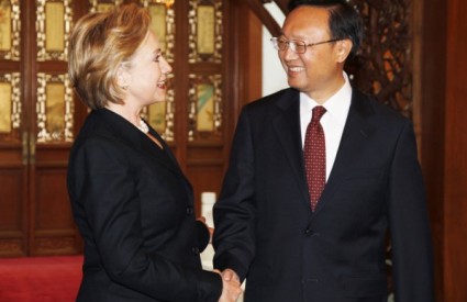 Američka državna tajnica Hillary Clinton i kineski ministar vanjskih poslova Yang Jiech.
