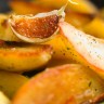 Pečeni krumpir miriši na karamele, luk i dasku za glačanje