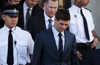 Gerrard na odlasku sa suda u Southportu