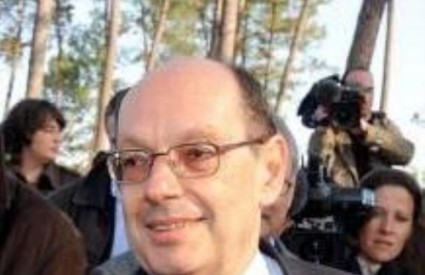 Direktor Serge Foucher na odlasku iz 'zatočeništva'