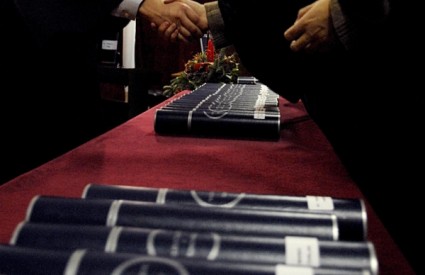 Sva sreća pa ne rade kao Karamarko Sva sreća pa ne rade kao Karamarko