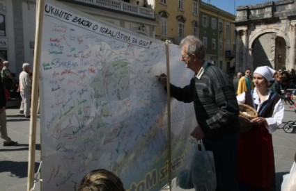 'Razglednice' su se potpisivale i u Puli, Splitu i Dubrovniku 'Razglednice' su se potpisivale i u Puli, Splitu i Dubrovniku
