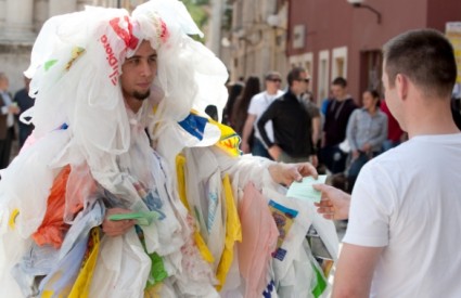 Što se sve može napraviti od plastičnih vrećica Što se sve može napraviti od plastičnih vrećica
