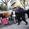 Policija potisnula više stotina prosvjednika 