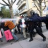 Policija potisnula više stotina prosvjednika