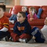Upaljen TV šteti razvoju djece čak i ako ga ne gledaju