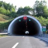 Prometna nesreća u tunelu Hrasten usporila promet na A6 