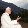 Benedikt XVI. uspješno operiran nakon pada