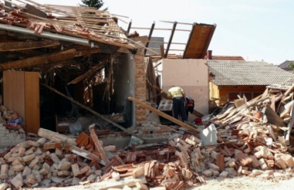 kuća nakon eksplozije