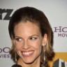 Hillary Swank nakon kritika zbog posjete Čečeniji donira novac