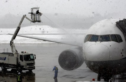 Aerodromi širom Europe blokirani snijegom