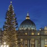 Vatikanom zablistalo ekološko božićno drvce