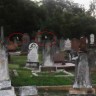 Duhovi djece snimljeni u igri na lokalnom groblju