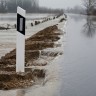 Zbog izlijevanja vode zatvoreno više cesta