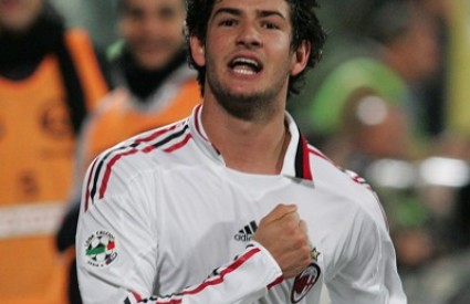 Pato (Milan) je u završnici dvoboja zabio pobjednički gol protiv Fiorentine