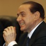 Berlusconi i od crkve dobio po prstima