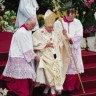 Što simbolizira Papina odjeća