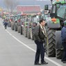 Seljaci kod Vinkovaca prosvjeduju s 50-tak traktora 