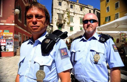 češki policajci